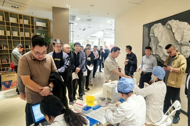 【热血奉献 国企担当】威客电竞组织开展无偿献血活动