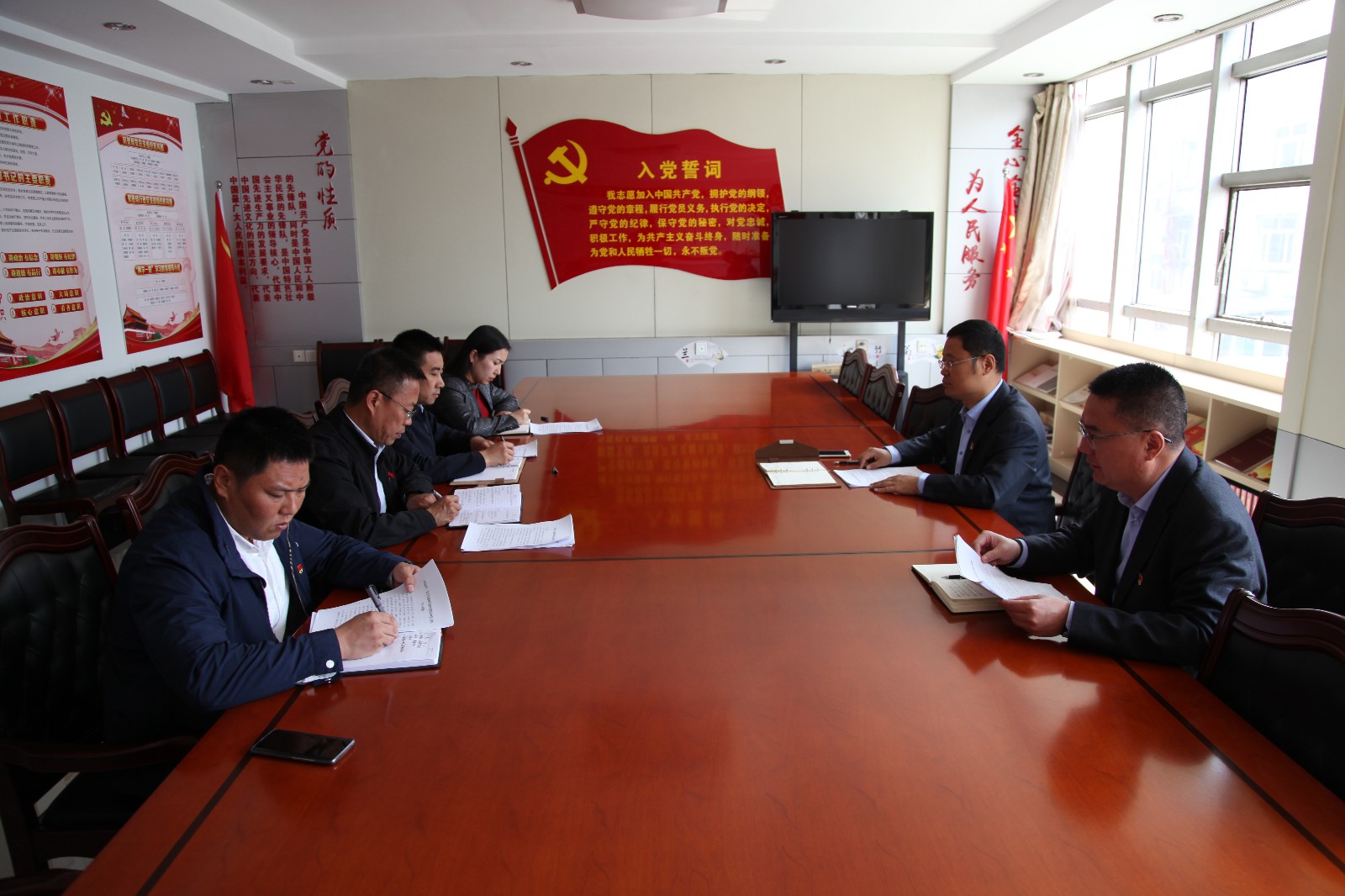 威客电竞投资公司举办行政支部“严守纪律、担当作为”主题党日活动