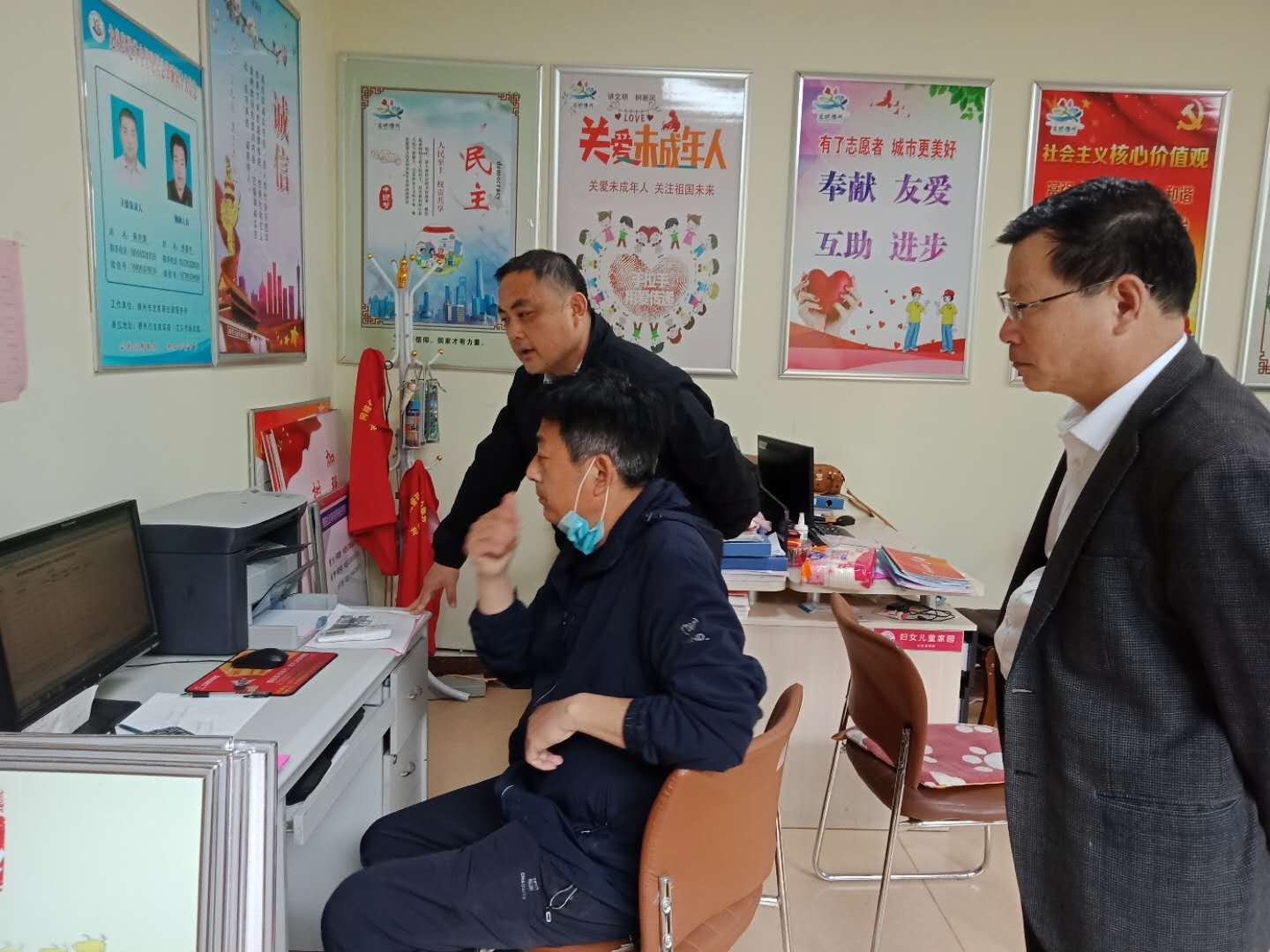 威客电竞开展创建全国文明城市网格化帮包集中活动