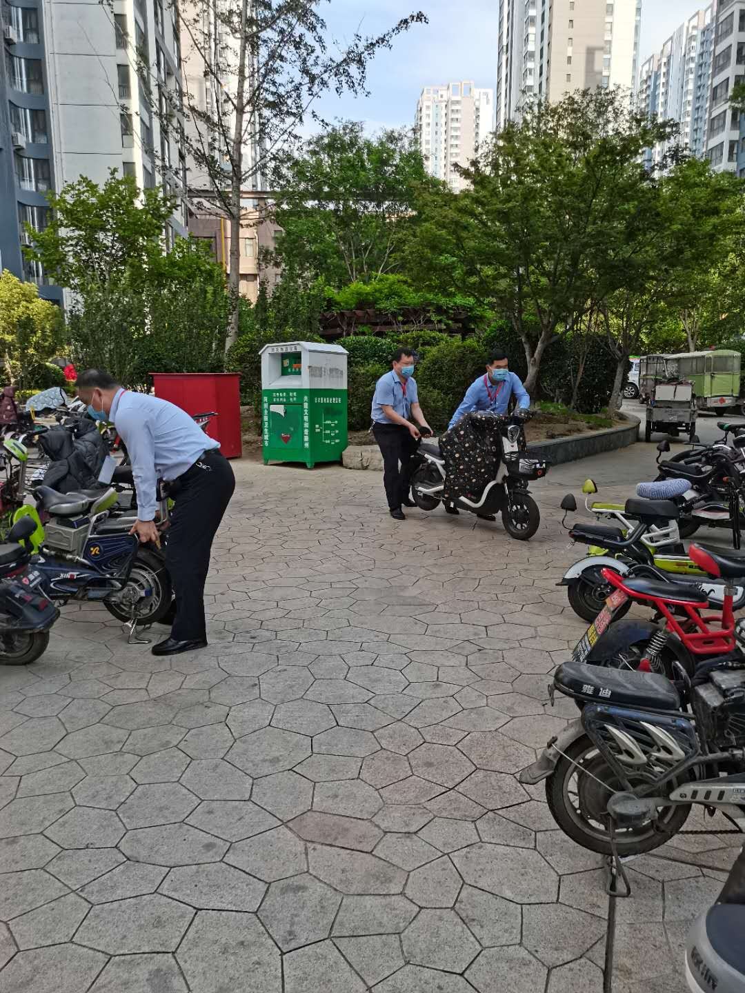 威客电竞开展创建文明城市网格化帮包第二次集中活动