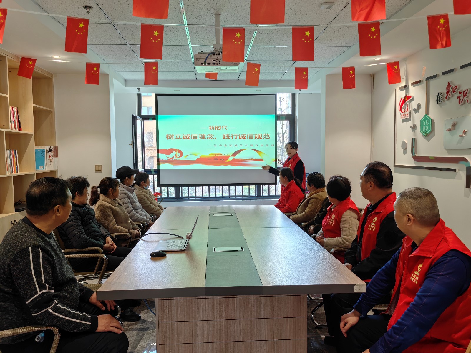 诚信宣传进社区,诚信理念入人心——威客电竞开展美德信用宣讲进社区活动