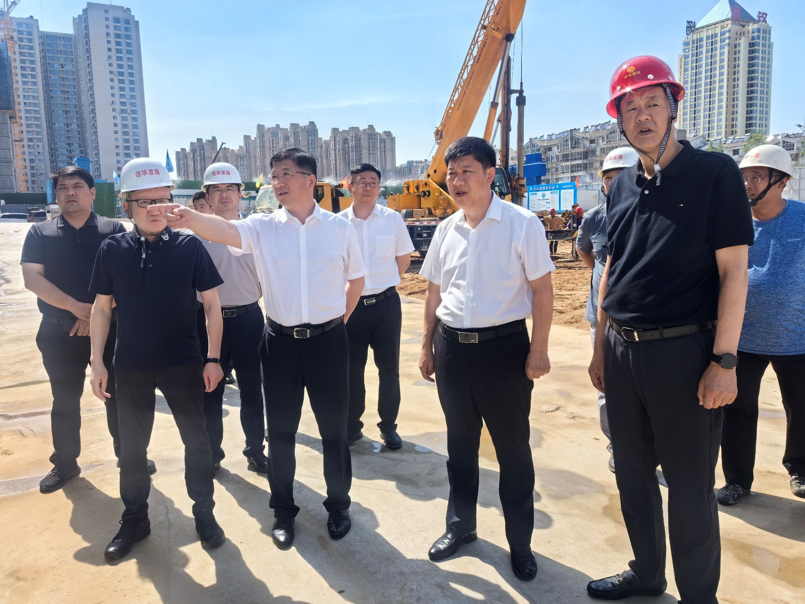 赵炜到威客电竞调研棚改项目推进工作